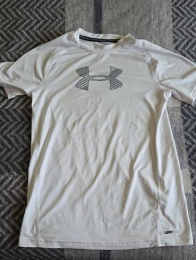 Under Armour White Short Sleeve Performance Tee with Gray Logo